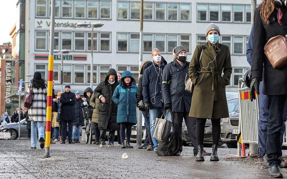 κορωνοϊός-σουηδία-οι-αρχές-βλέπουν-κ-561667900