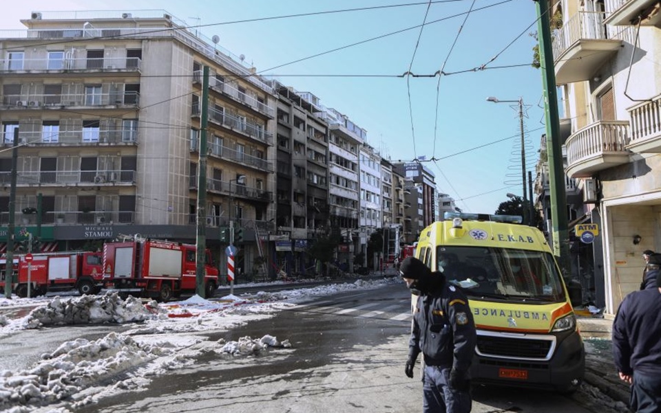 Έκρηξη στη Συγγρού: Διαρροή αερίου «βλέπει» η Πυροσβεστική, ένας 78χρονος τραυματίας-1