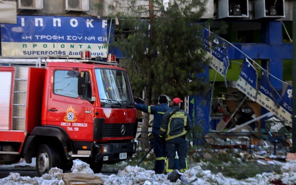 Έκρηξη στη Συγγρού: Διαρροή αερίου «βλέπει» η Πυροσβεστική, ένας 78χρονος τραυματίας-3