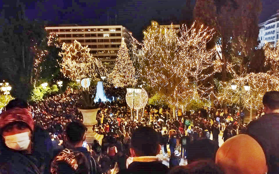 πρωτοχρονιά-στο-σύνταγμα-ο-συνωστισμ-561654235