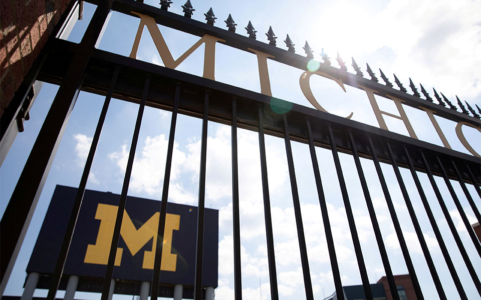 ηπα-πανεπιστήμιο-μίσιγκαν-αποζημίω-561676741