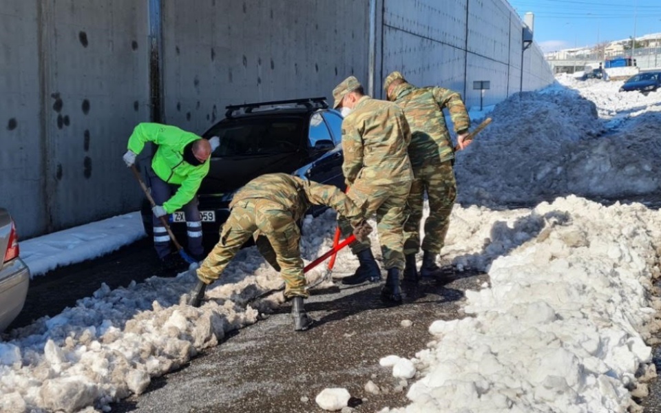 κακοκαιρία-ελπίδα-ο-στρατός-στη-μάχη-τ-561687961