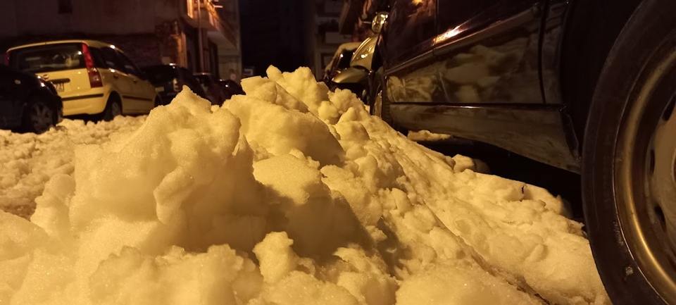 Κακοκαιρία Ελπίδα: Εικόνες χάους στους δήμους – «Παγοδρόμια» τα στενά-1