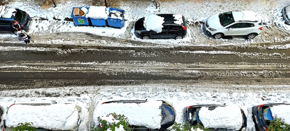 Κακοκαιρία Ελπίδα: Εικόνες χάους στους δήμους – «Παγοδρόμια» τα στενά-6