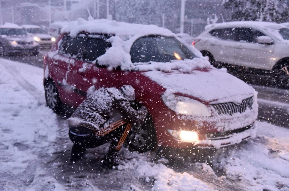 Κακοκαιρία Ελπίδα: Αντιολισθητικές αλυσίδες ακόμα και στο κέντρο της Αθήνας – Η ανακοίνωση της ΓΑΔΑ-1