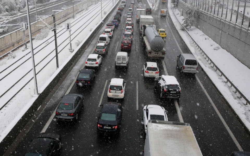 Κακοκαιρία «Ελπίς»: Τι λέει η Αττική Οδός για τις ουρές χιλιομέτρων-1