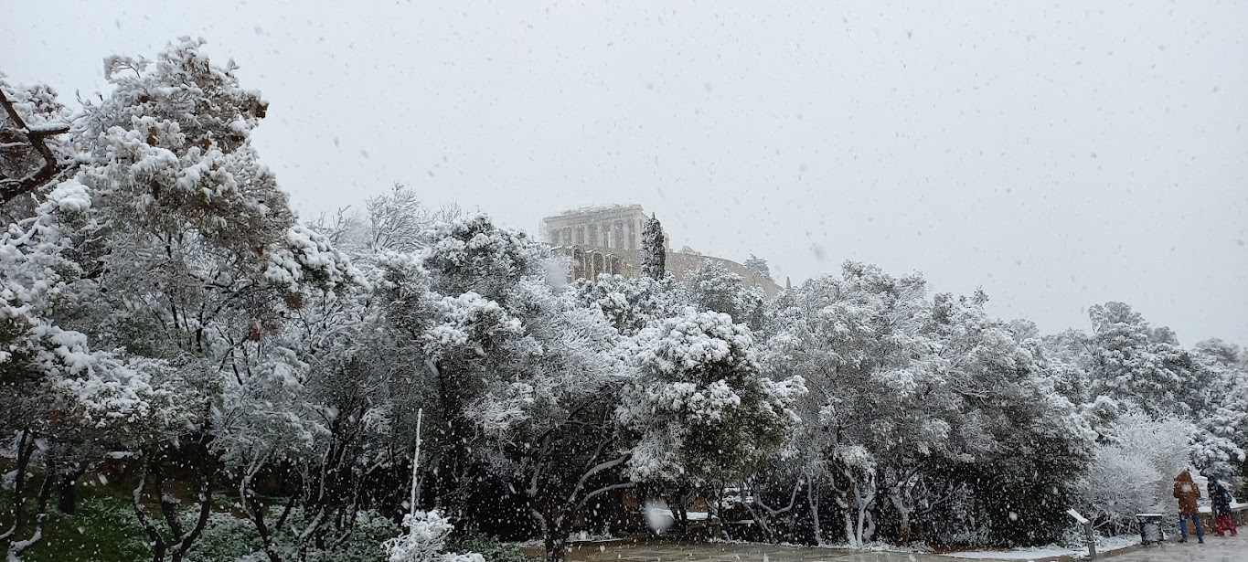 Κακοκαιρία Ελπίδα: Στην δίνη του χιονιά η χώρα – Λεπτό προς λεπτό οι εξελίξεις-3