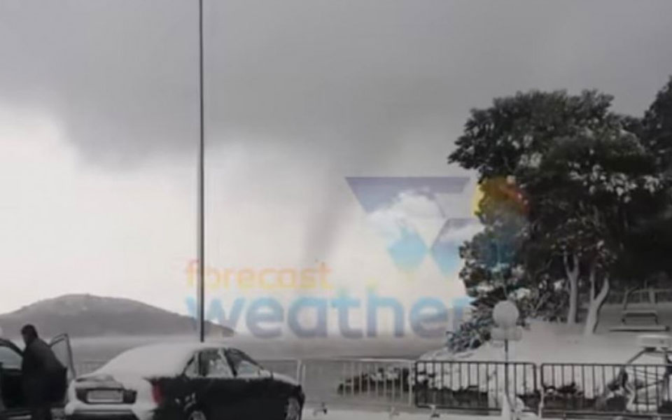 υδροστρόβιλος-χτυπά-την-σκιάθο-εν-561694693