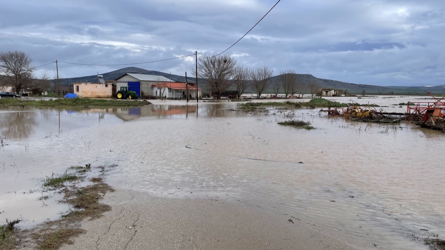 Κακοκαιρία «Διομήδης»: Πλημμύρισε η Υπέρεια Φαρσάλων (εικόνες)-1