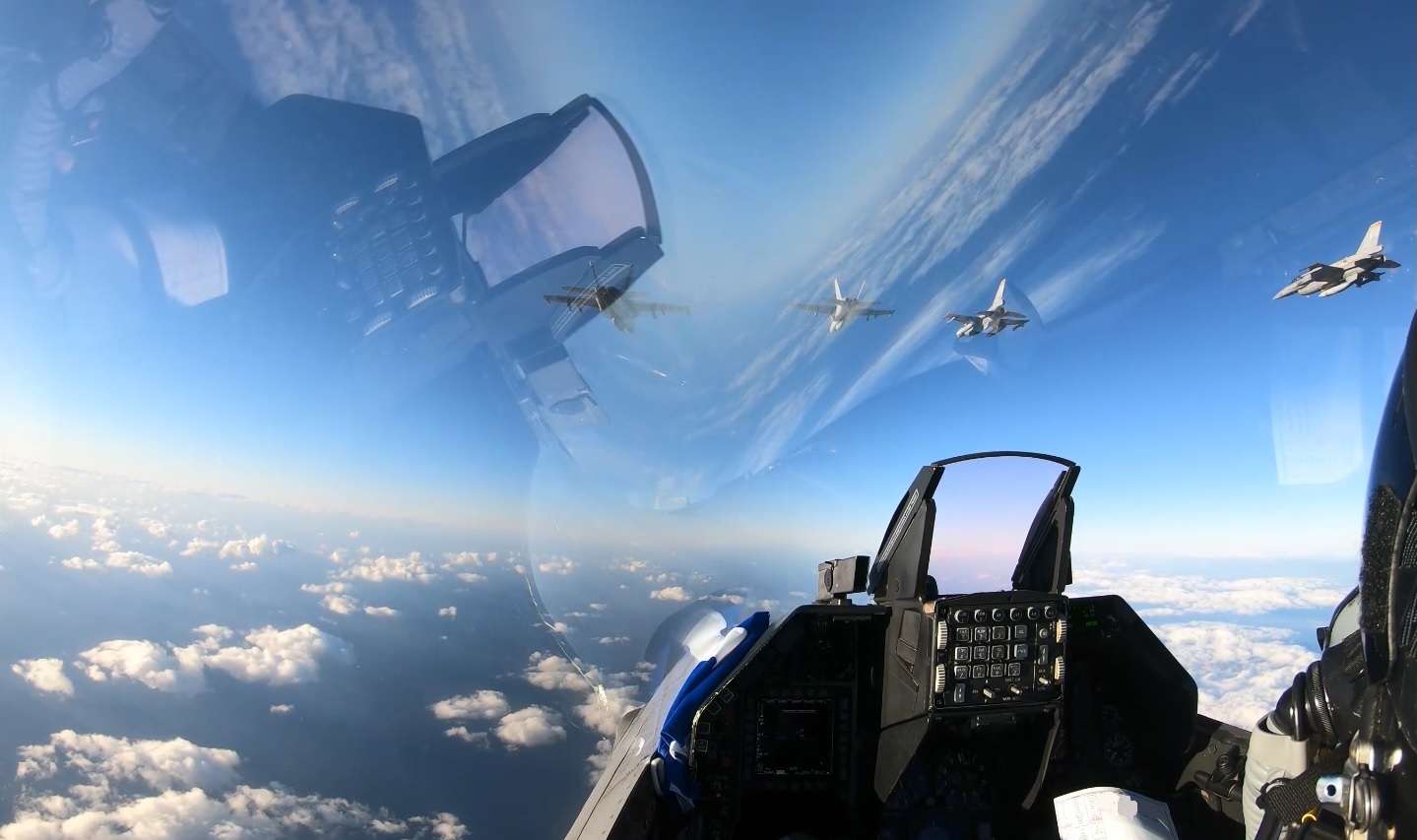 «Neptune Strike – 22»: Εντυπωσιακές εικόνες από την αεροναυτική άσκηση του ΝΑΤΟ-1