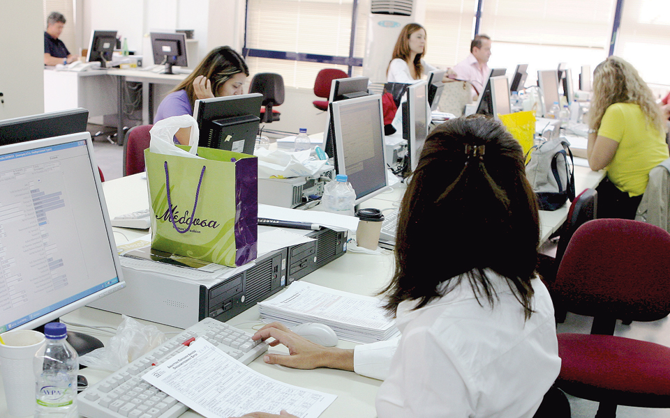 ποιοι-δημόσιοι-υπάλληλοι-ασφαλίζοντ-561721393