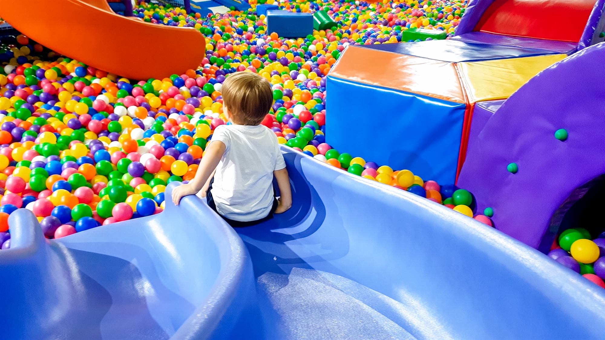 παιδότοποι-χωρίς-παιδιά-561704824