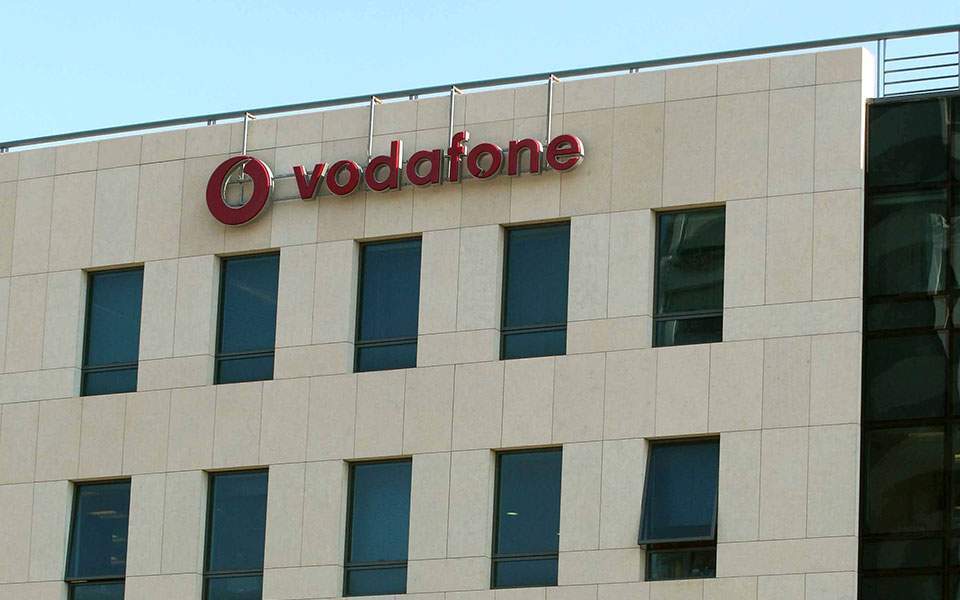 στα-650-εκατ-τα-έσοδα-της-vodafone-το-9μηνο-απριλί-561700711