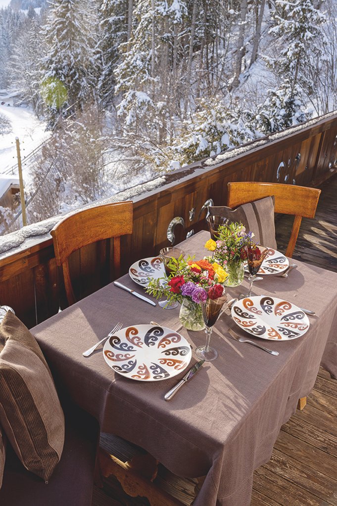 Ο λαμπερός κόσμος του Gstaad σε ένα πολυτελές coffee table book-2