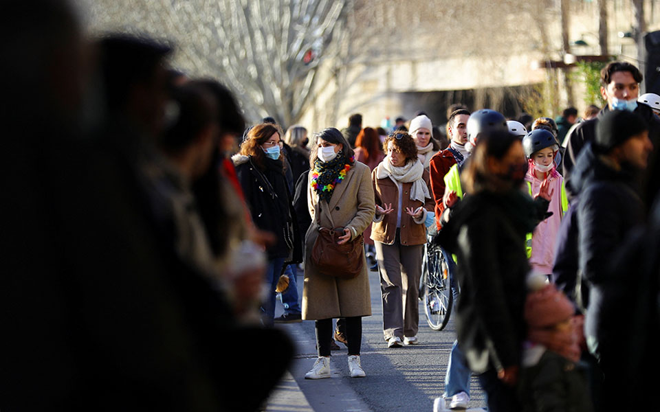 Κορωνοϊός: Η χαλάρωση των μέτρων, το καμπανάκι του ΠΟΥ και οι δύο δρόμοι προς την κανονικότητα-4