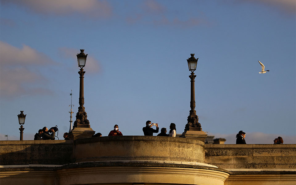 Κορωνοϊός: Η χαλάρωση των μέτρων, το καμπανάκι του ΠΟΥ και οι δύο δρόμοι προς την κανονικότητα-3