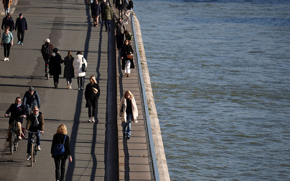 το-παρίσι-απαγορεύει-προληπτικώς-τα-561712102