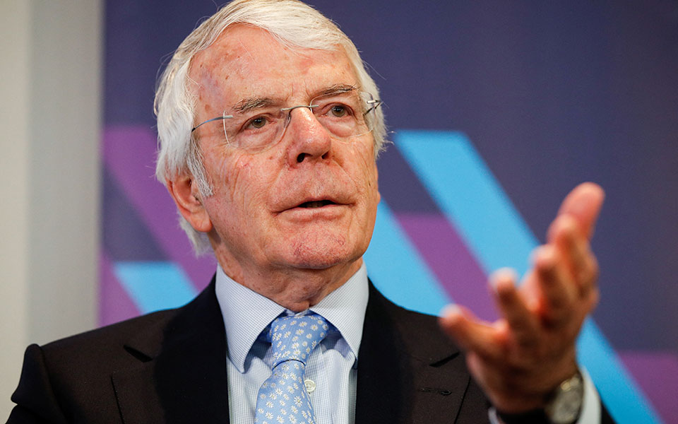 δριμεία-επίθεση-μέιτζορ-κατά-τζόνσον-561712489