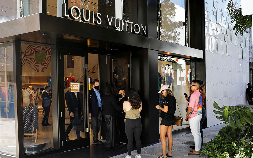 σε-αυξήσεις-τιμών-προχωρεί-ο-οίκος-louis-vuitton-561721630