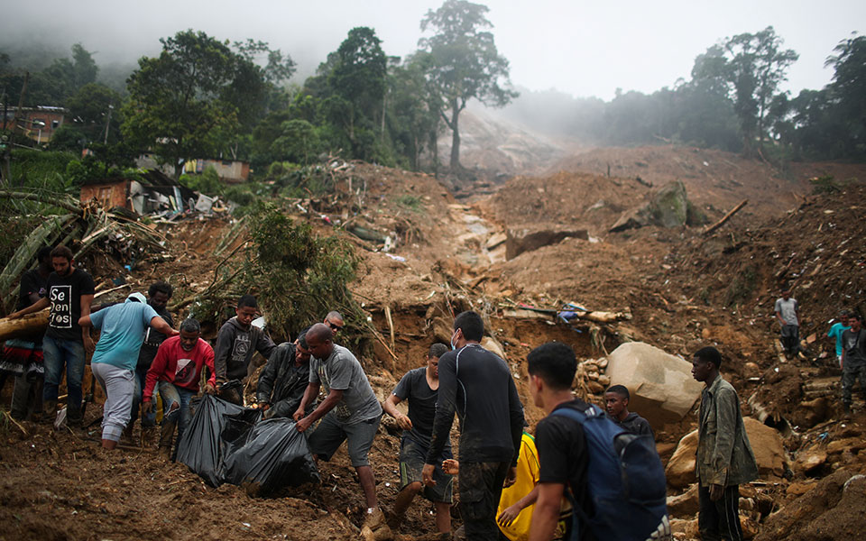 Βραζιλία: Στους 94 οι νεκροί από τις πλημμύρες και τις κατολισθήσεις-1
