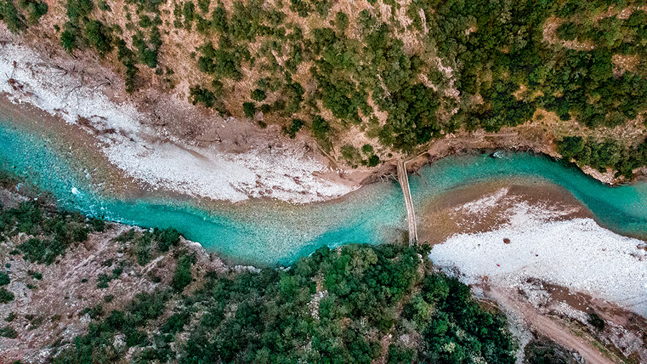 6 συναρπαστικές διαδρομές σε λίμνες και ποτάμια της ηπειρωτικής Ελλάδας-4