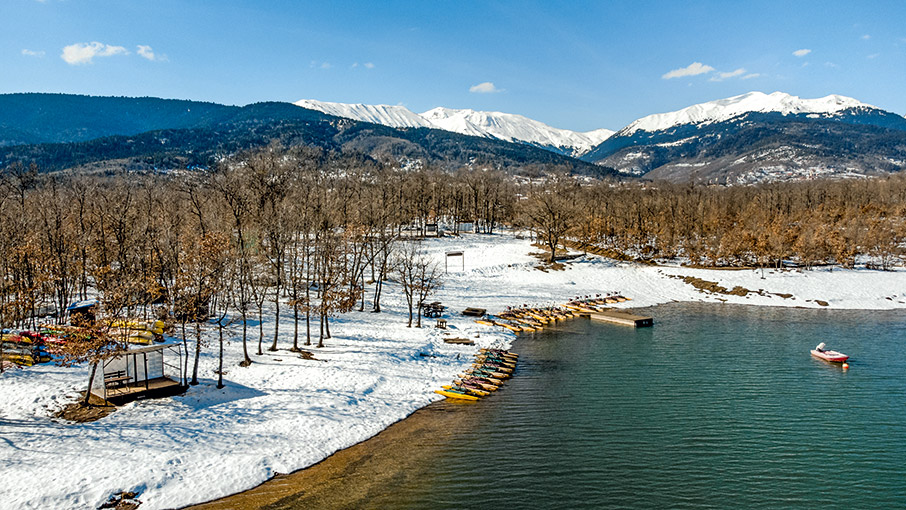 6 συναρπαστικές διαδρομές σε λίμνες και ποτάμια της ηπειρωτικής Ελλάδας-5