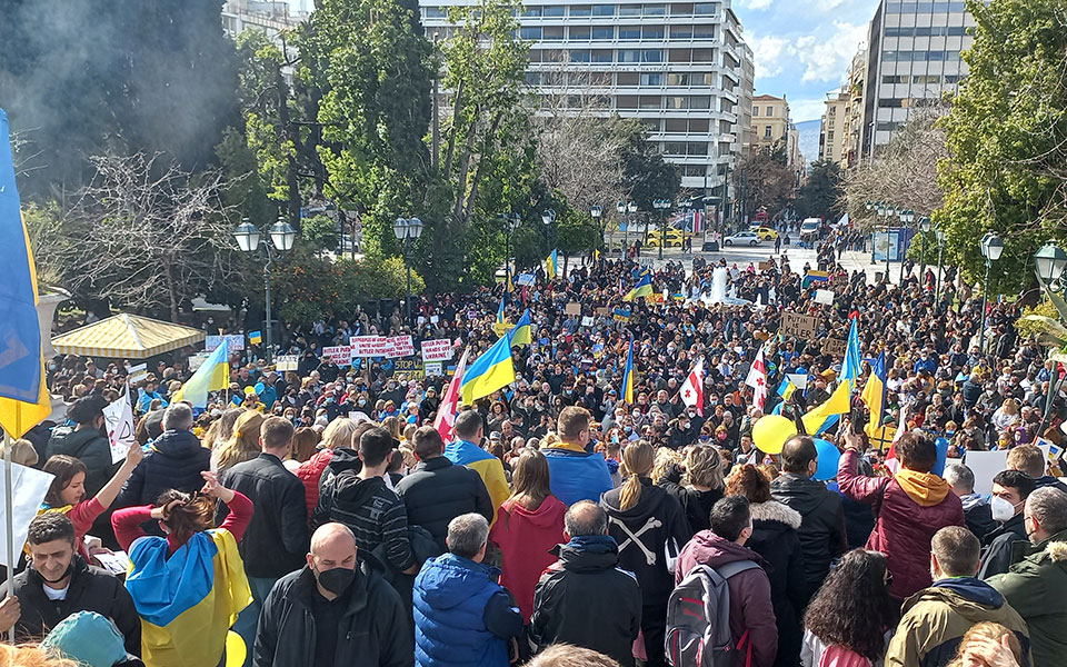 Ουκρανία: Μεγάλη συγκέντρωση στο Σύνταγμα – «Δεν θέλουμε άλλο πόλεμο»-3