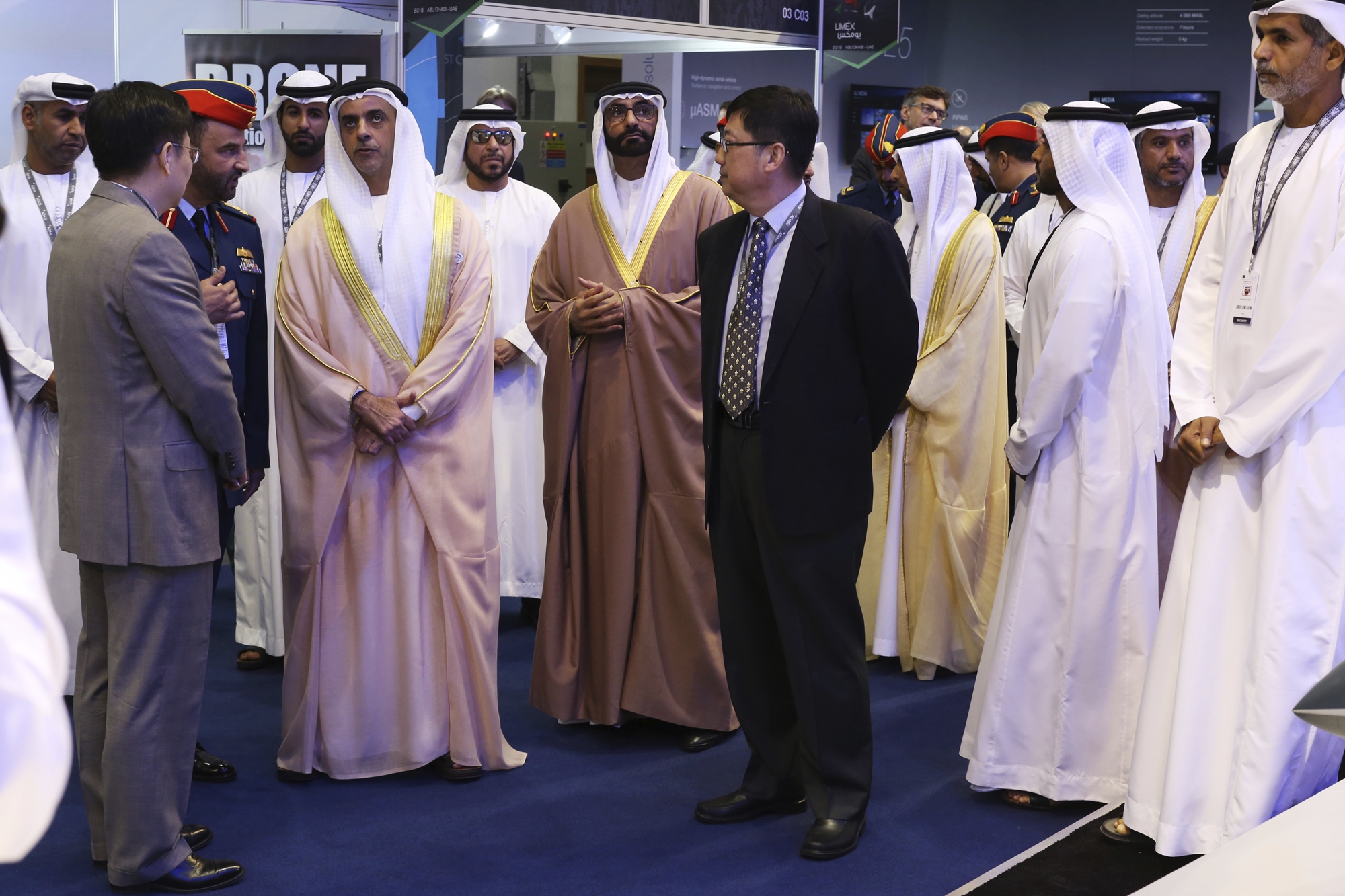 η-φύση-απεχθάνεται-το-κενό-στη-μέση-561704677