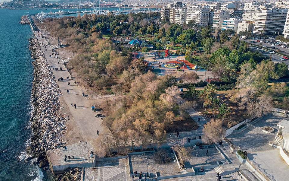Βόλτα, ποδήλατο και …εμπόδια στην Αθηναϊκή Ριβιέρα-1