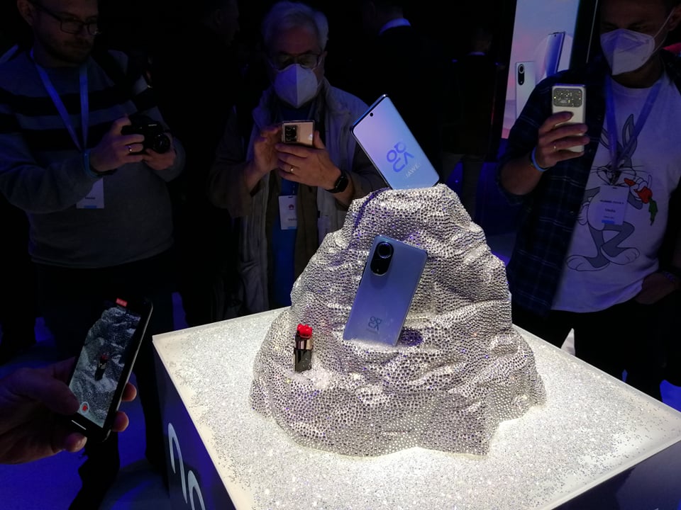 HUAWEI FreeBuds Lipstick: Η κομψότητα του ήχου μέσα από την high fashion αισθητική-1