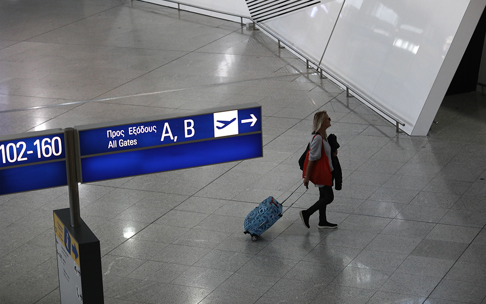 κορωνοϊός-χωρίς-τεστ-η-είσοδος-στη-χώρ-561702868