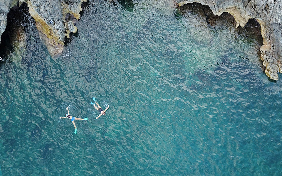 όρκοι-αιώνιας-αγάπης-στον-βυθό-της-αλο-561719944