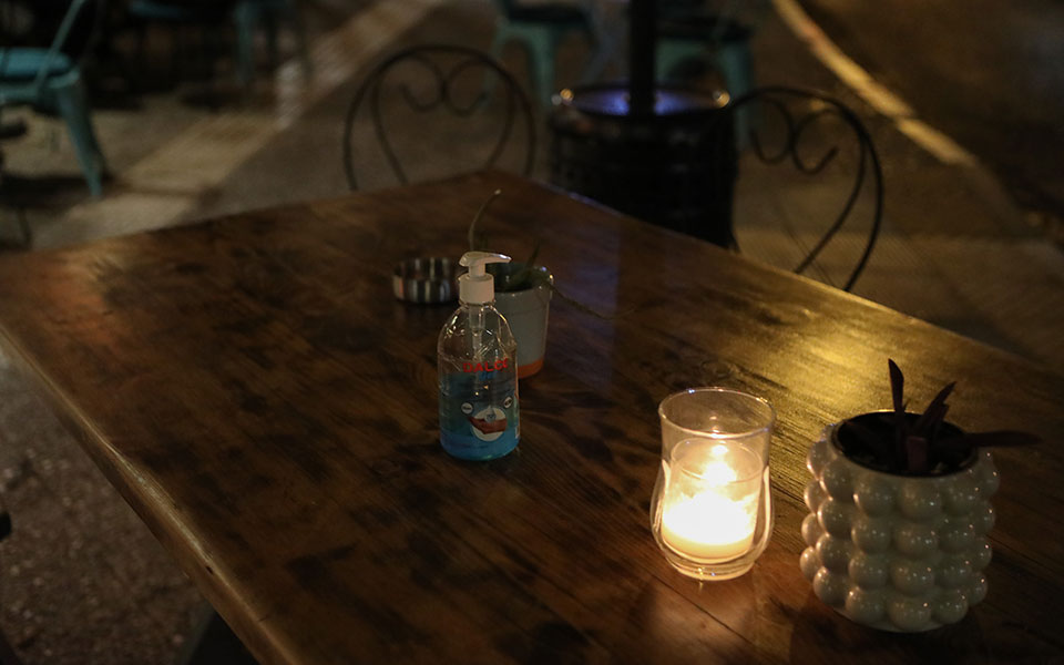 κορωνοϊός-παραμένουν-τα-μέτρα-η-εισ-561710725