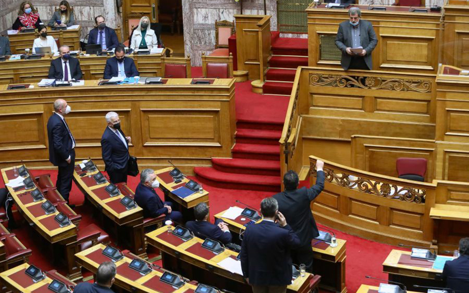 νδ-κατά-κιναλ-οι-ίσες-αποστάσεις-σημα-561696973