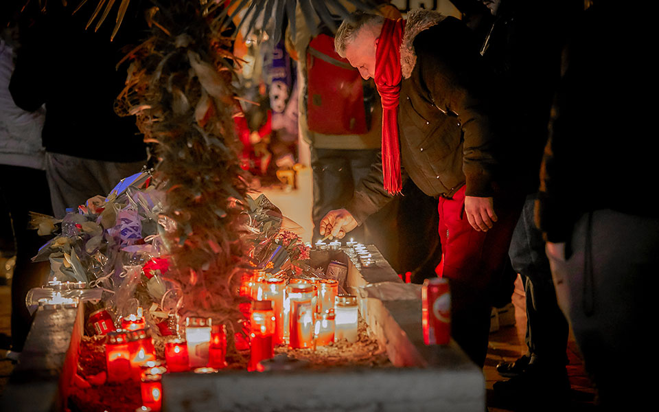 οκτώ-συλλήψεις-σήμερα-αναζητούνται-ά-561706363