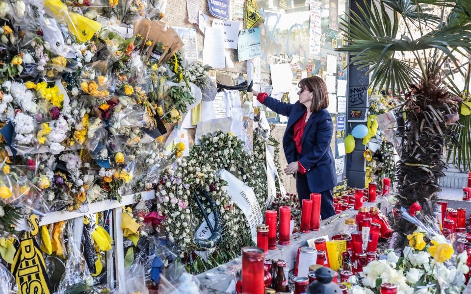 κ-σακελλαροπούλου-ένα-λουλούδι-στον-τ-561725833