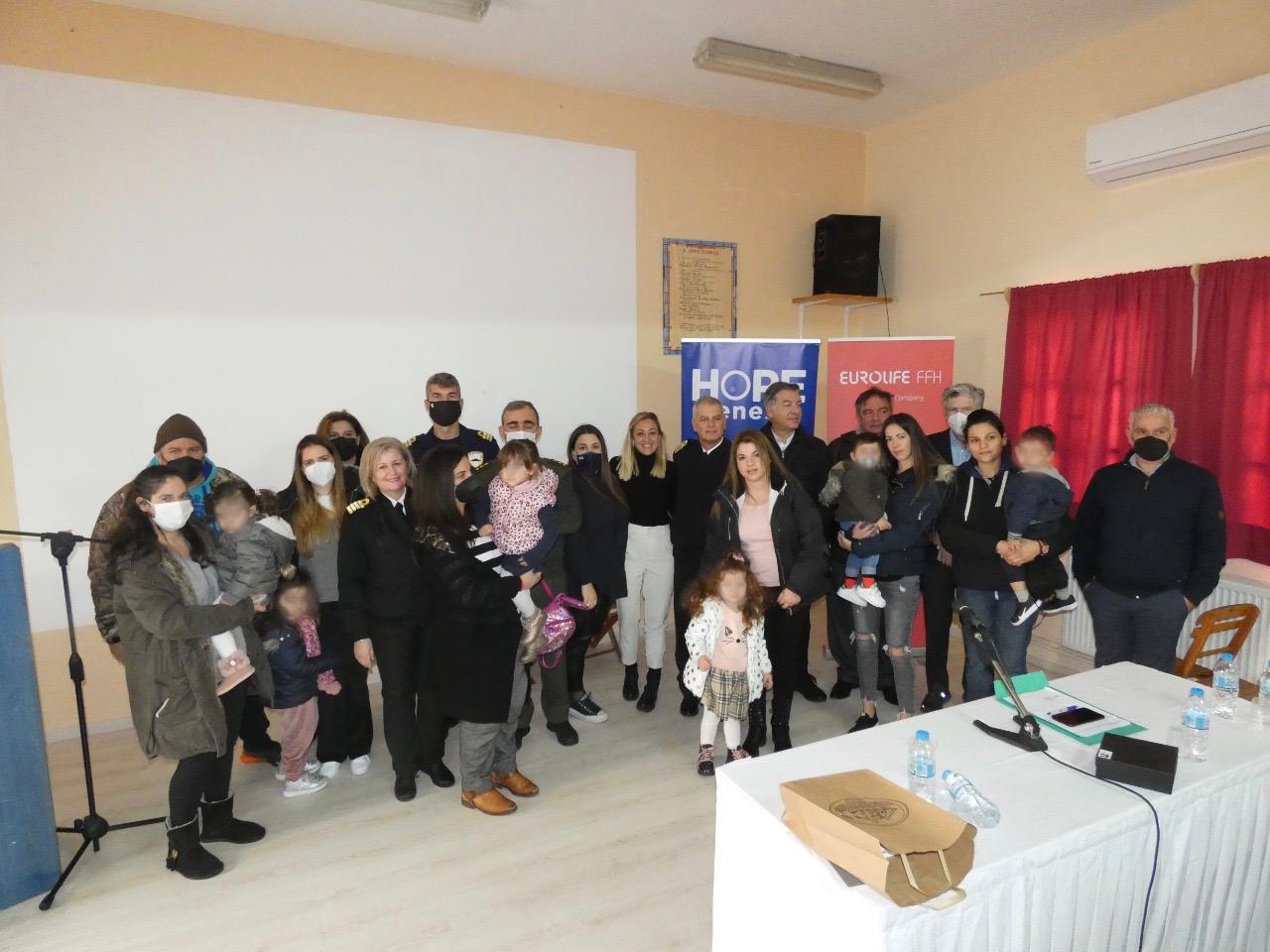 Oταν μια κανονιοφόρος του Πολεμικού Ναυτικού φέρνει τον «πελαργό» στα νησιά-1