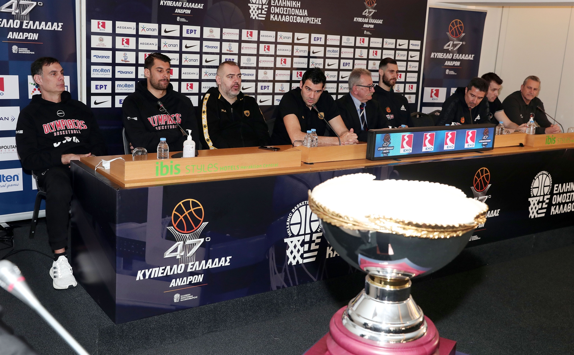 κύπελλο-πρώτα-τζάμπολ-και-μήνυμα-κατά-561724684