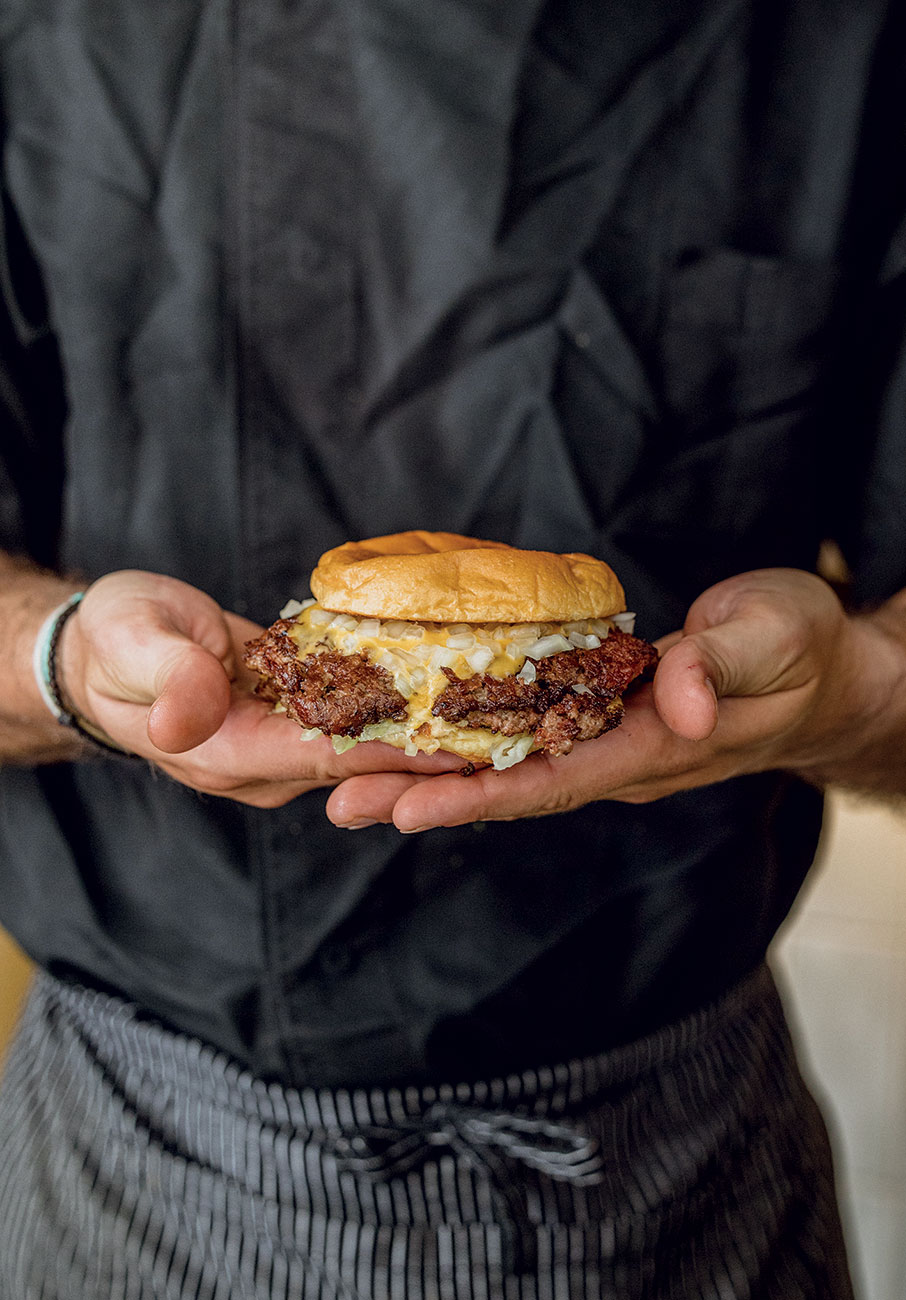 5 Αθηναϊκά μπαρ για να συνδυάσετε ποτό και φαγητό-7