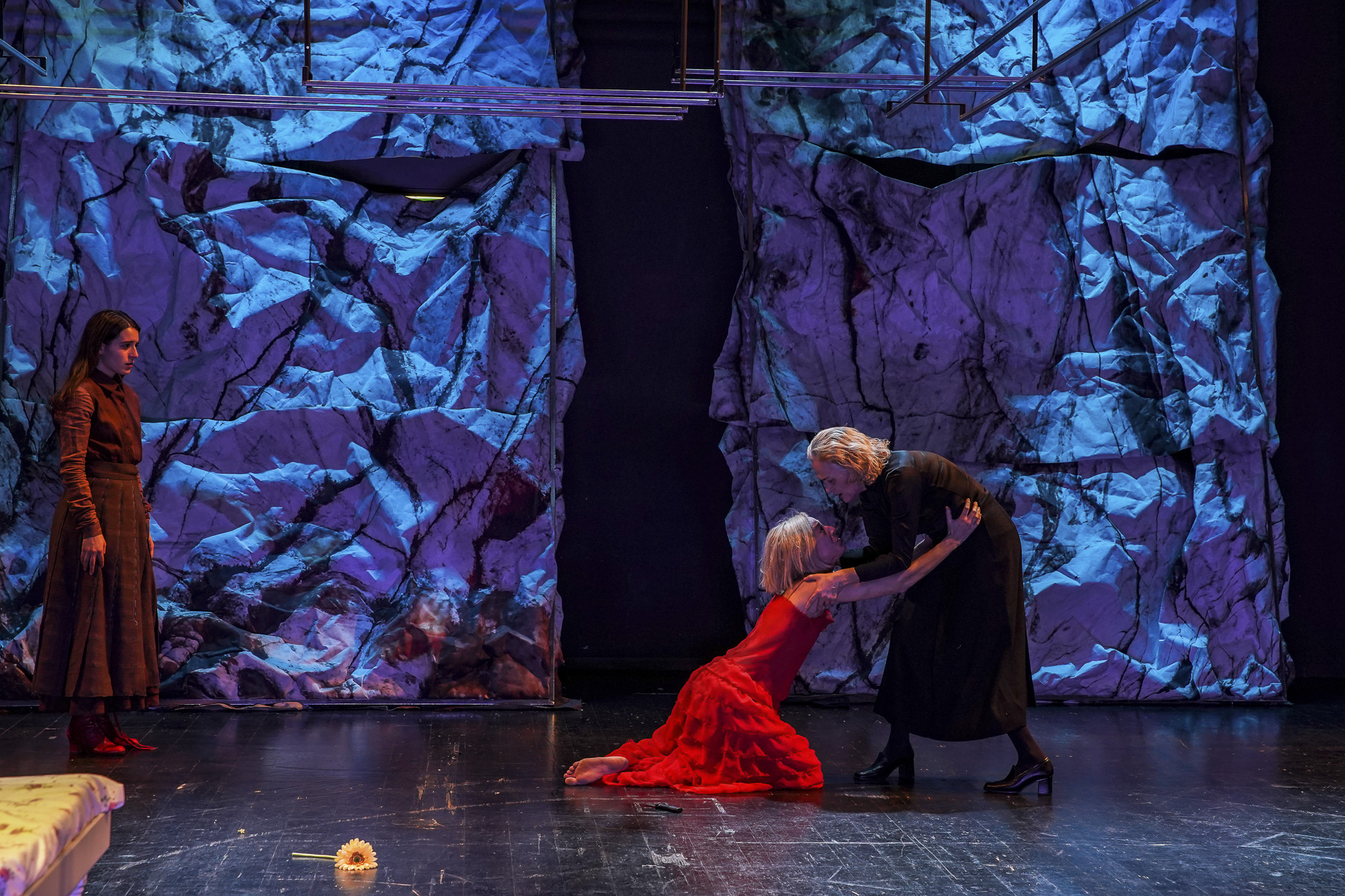 Ο «Ματωμένος γάμος» στη Νέα Σκηνή του Εθνικού: «Η μάνα θα αναθρέψει και θα θάψει»-1