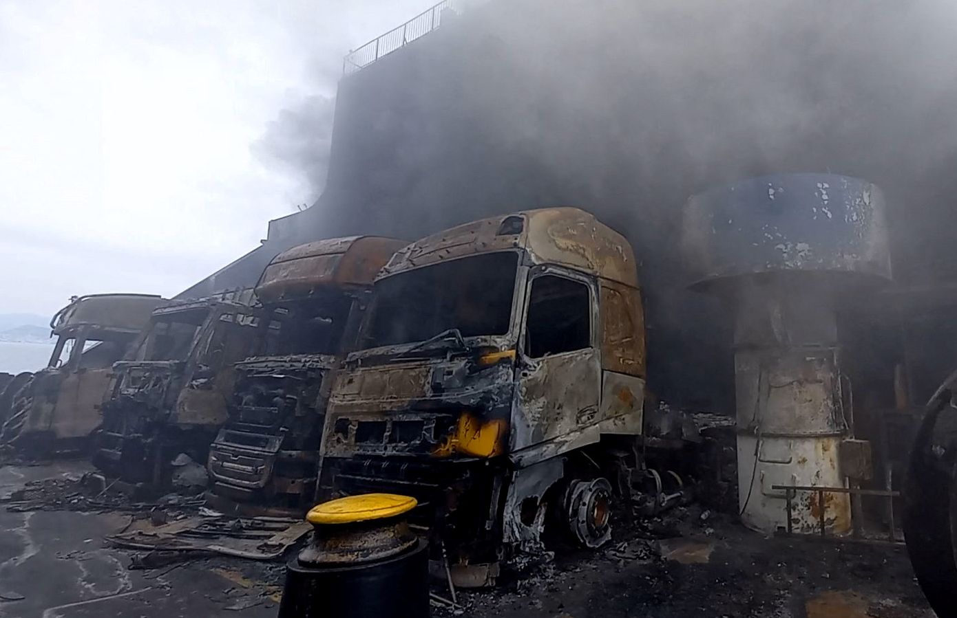 Στα έγκατα του Euroferry Olympia: «Μπαίνεις σε ένα τούνελ, στα τυφλά»-1
