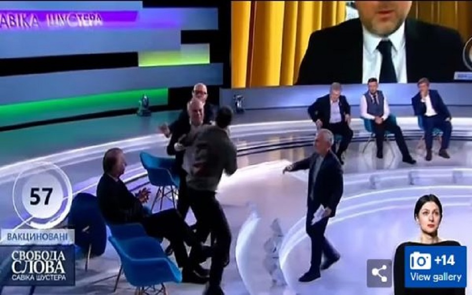 ουκρανία-δημοσιογράφος-και-πολιτικό-561728632