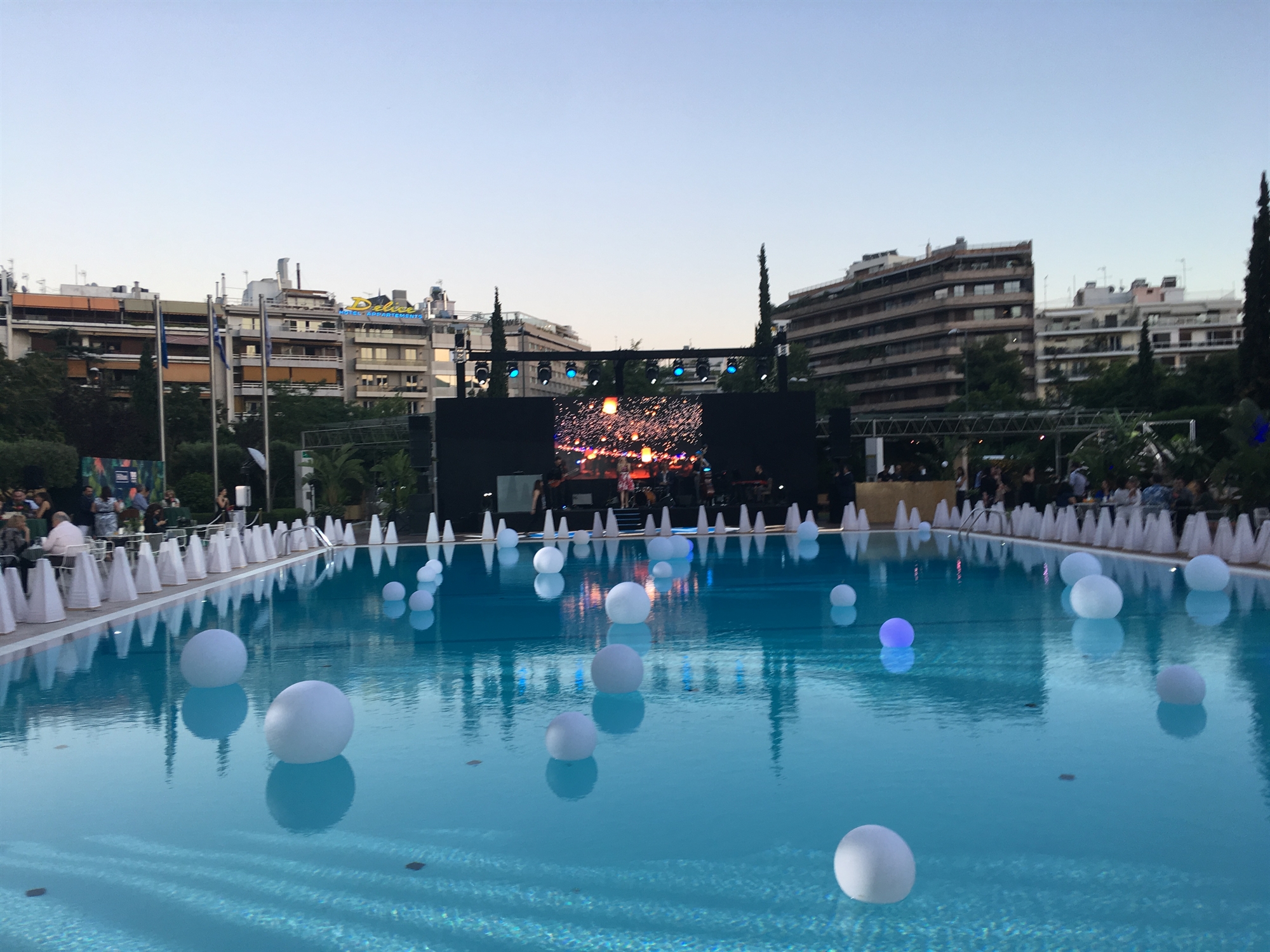 Προσωπικός αποχαιρετισμός στο ξενοδοχείο Χίλτον (και κυρίως στην πισίνα του)-2