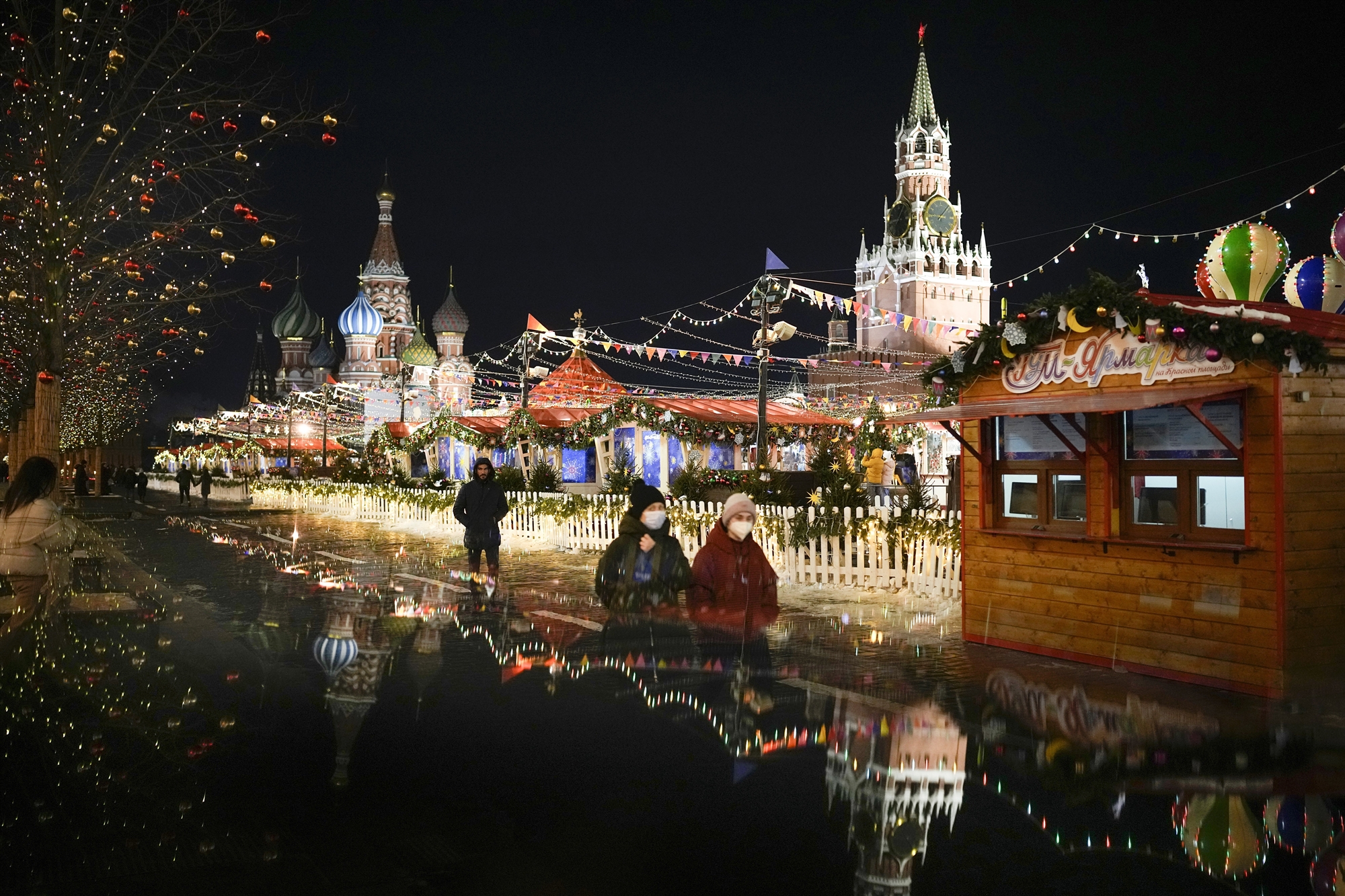 στη-μόσχα-ο-αέρας-δεν-μυρίζει-μπαρούτι-561726883