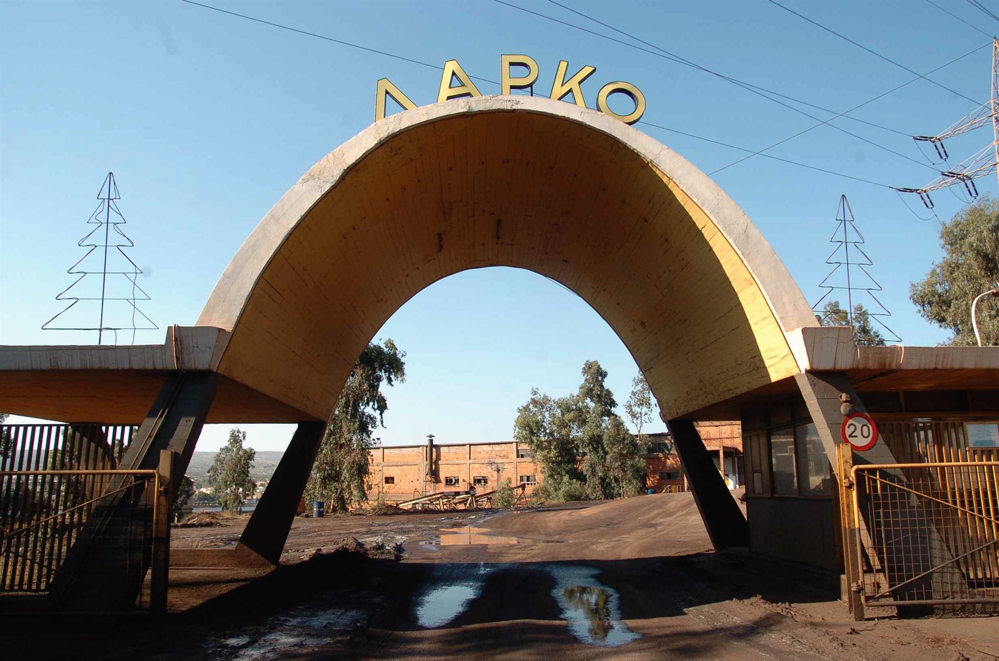 λαρκο-στο-τραπέζι-ακόμα-και-η-πτώχευση-561721159