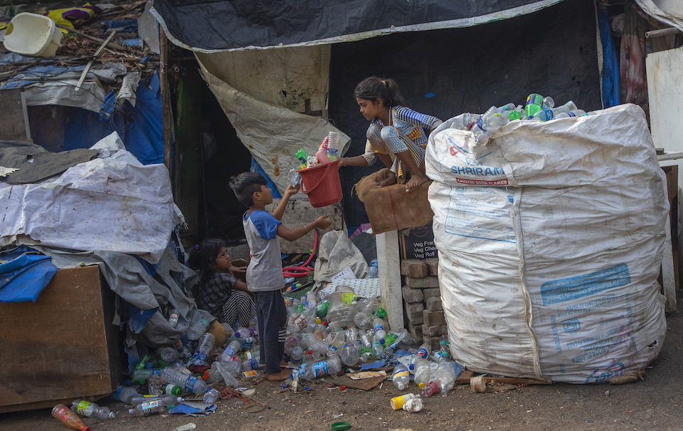 έρευνα-οοσα-μόλις-το-9-των-πλαστικών-αν-561731194