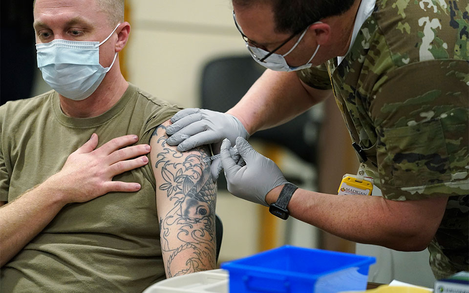 κορωνοϊός-σούπερ-εμβόλιο-σχεδιάζε-561701212