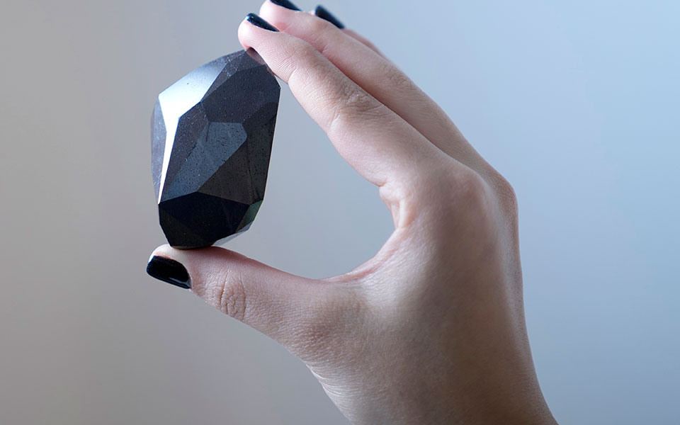 αίνιγμα-το-μεγαλύτερο-φυσικό-μαύρο-561710965