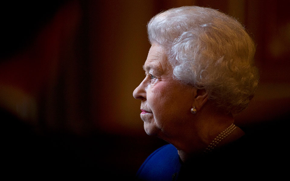 βασίλισσα-ελισάβετ-επιμένουν-τα-συμπ-561731086