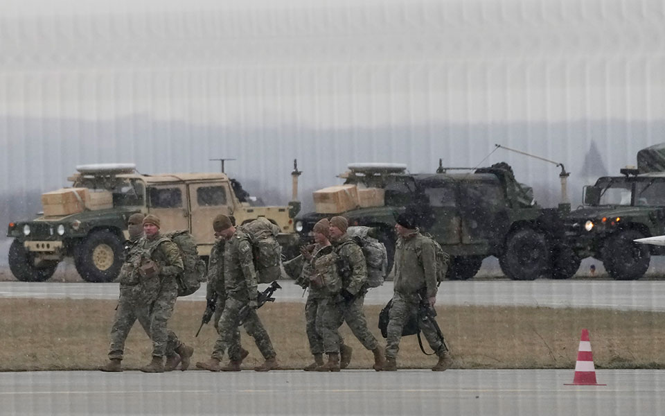 ηπα-ουκρανική-κρίση-αποστολή-επιπλ-561715426